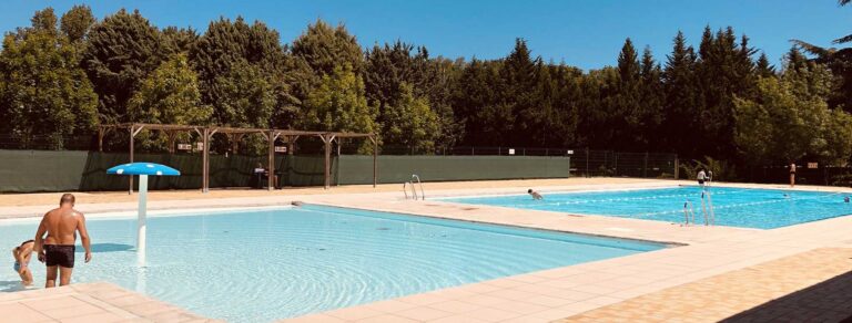 La piscine du camping 3 étoiles de Montolieu, camping dans l’Aude.